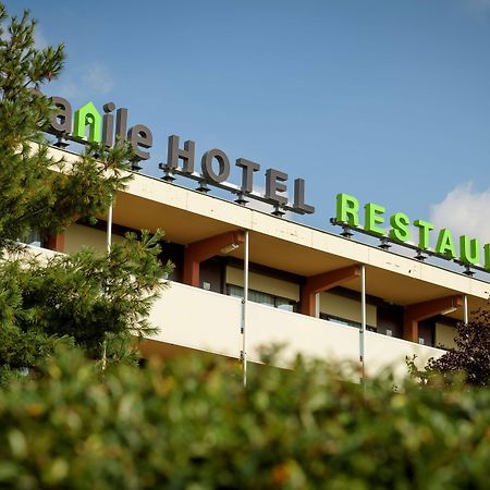 แคมพาไนล์ โฮเต็ล แอนด์ เรสเทอรองค์ โกรินเช็ม Hotel คอร์เกิม ภายนอก รูปภาพ