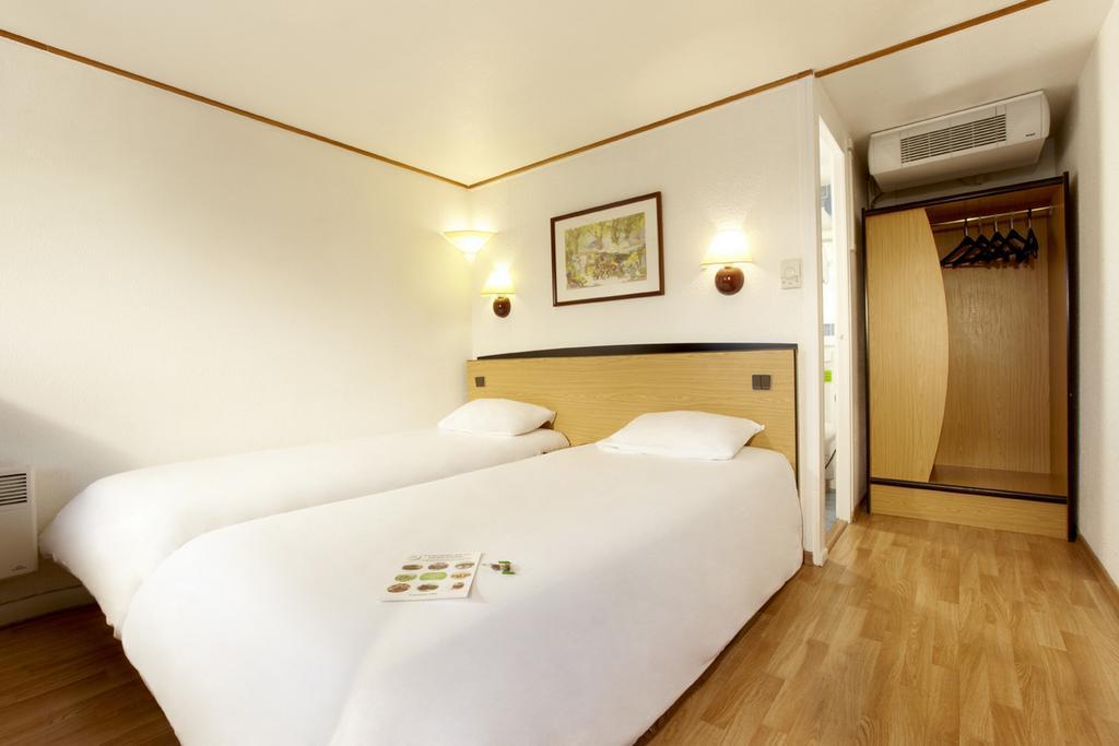 แคมพาไนล์ โฮเต็ล แอนด์ เรสเทอรองค์ โกรินเช็ม Hotel คอร์เกิม ภายนอก รูปภาพ