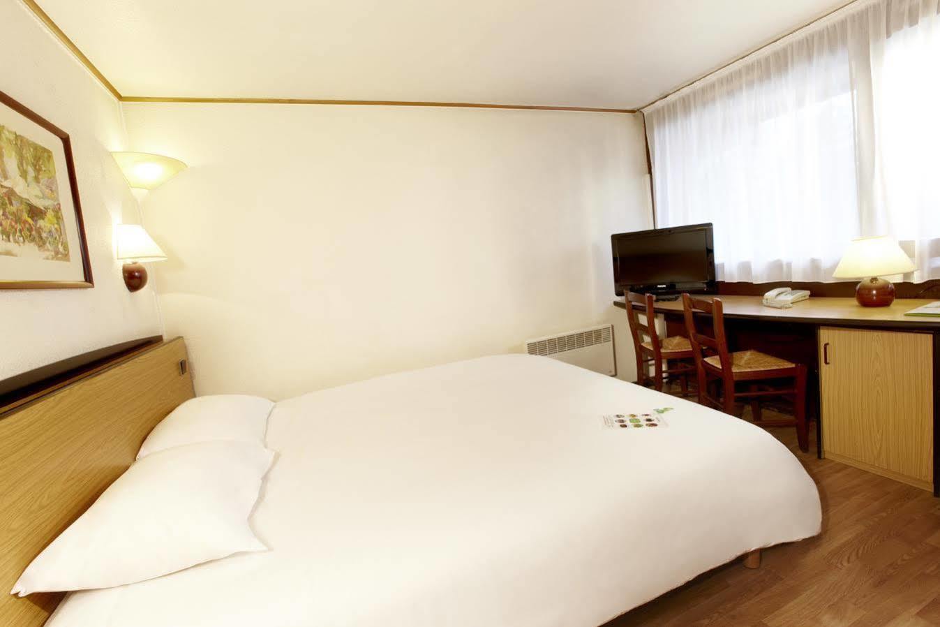 แคมพาไนล์ โฮเต็ล แอนด์ เรสเทอรองค์ โกรินเช็ม Hotel คอร์เกิม ภายนอก รูปภาพ